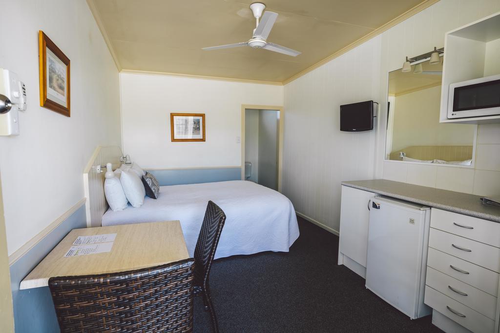 Boulevard Motel Станторп Екстериор снимка