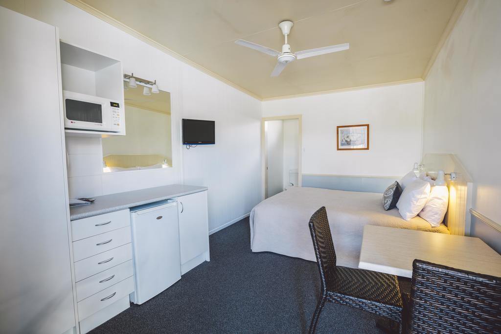 Boulevard Motel Станторп Екстериор снимка