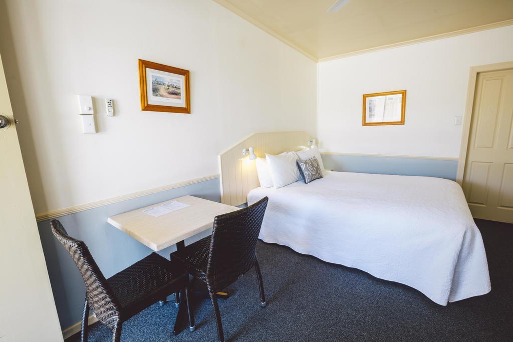 Boulevard Motel Станторп Екстериор снимка