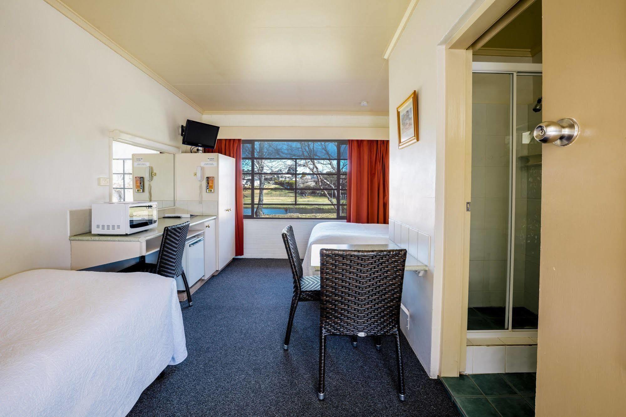 Boulevard Motel Станторп Екстериор снимка