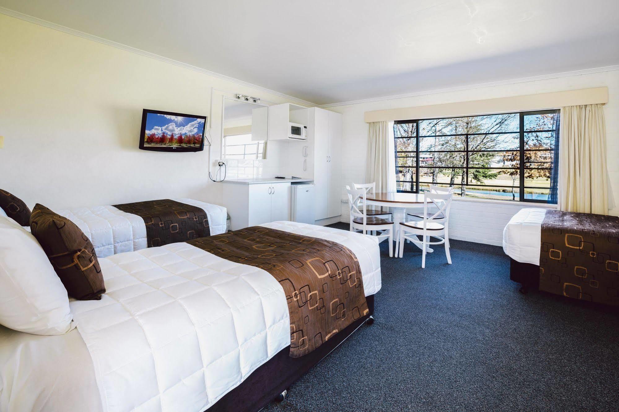 Boulevard Motel Станторп Екстериор снимка
