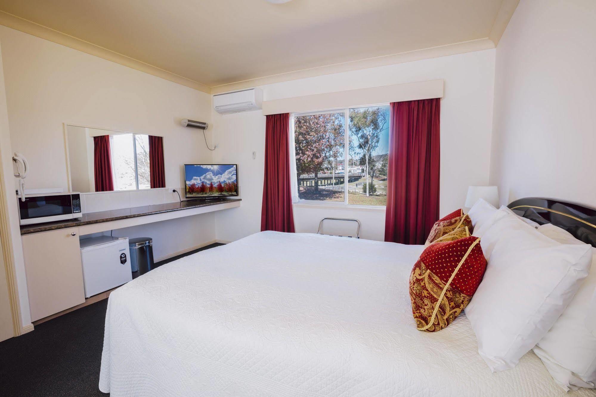 Boulevard Motel Станторп Екстериор снимка
