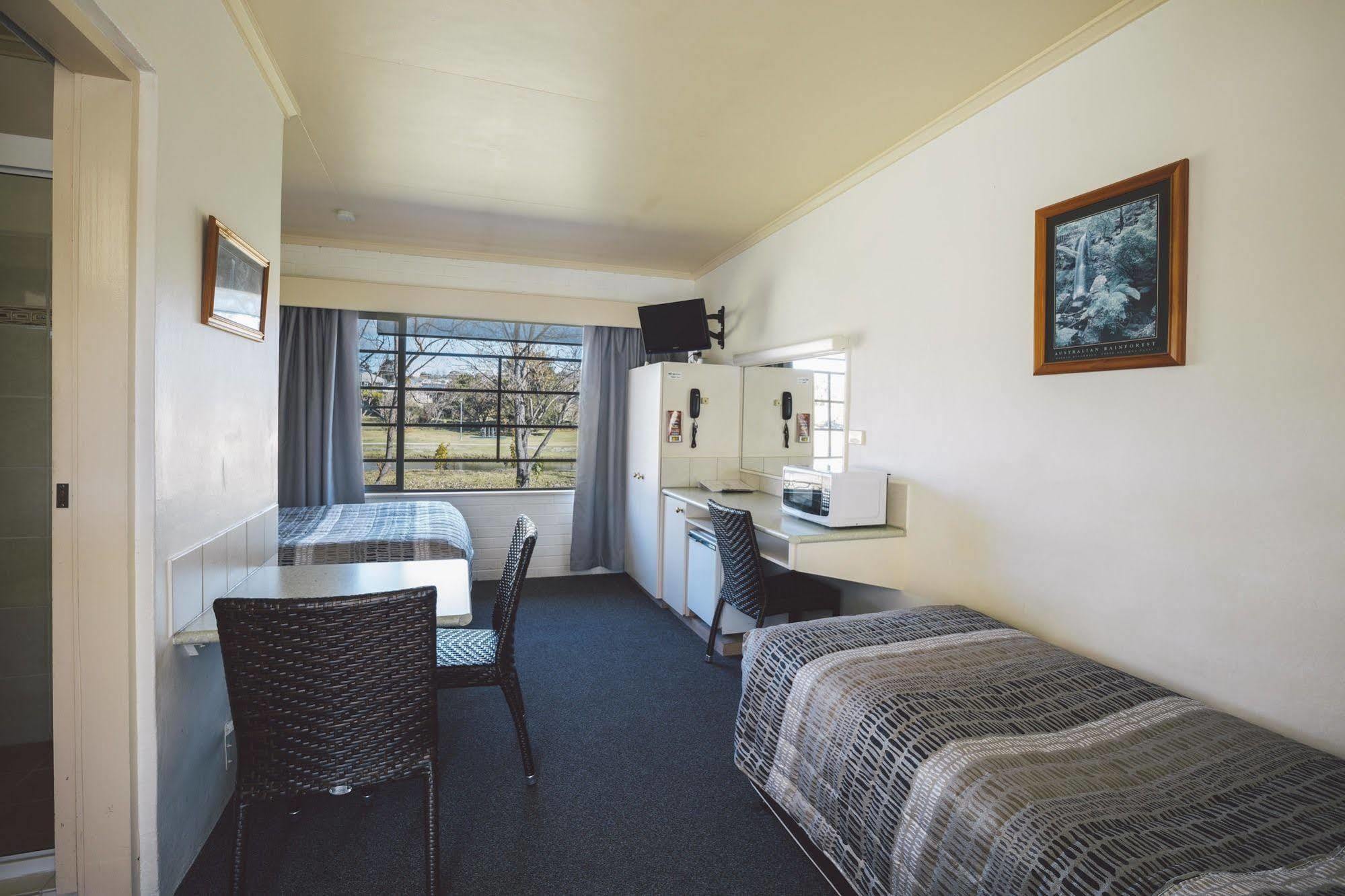 Boulevard Motel Станторп Екстериор снимка
