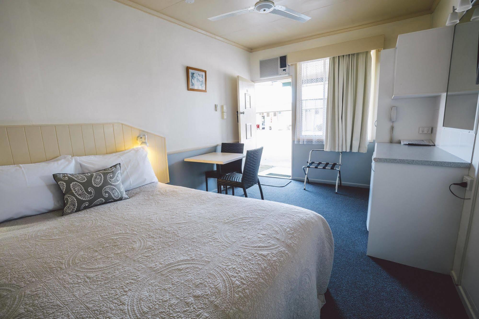 Boulevard Motel Станторп Екстериор снимка